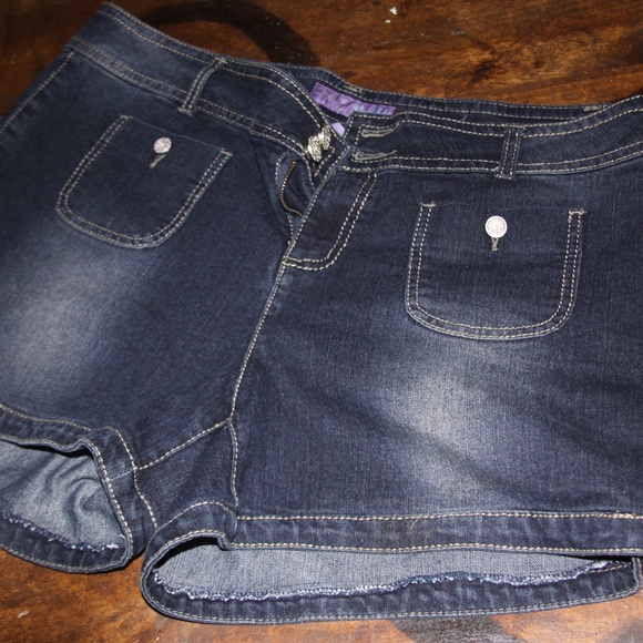 Shorts - Picture 1 of 3